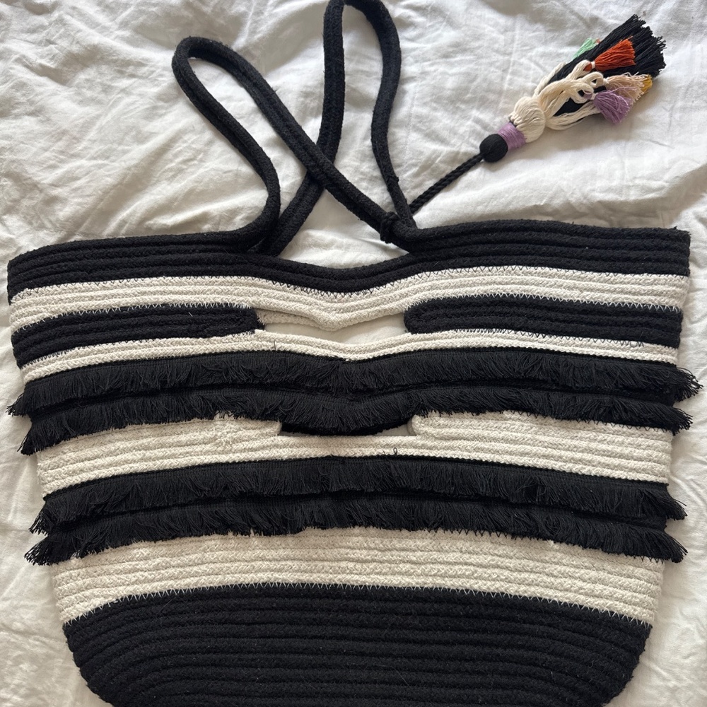 Stella‎ & Dot black and white boho striped beach shoulder bag with tassel. - Picture 2 of 5